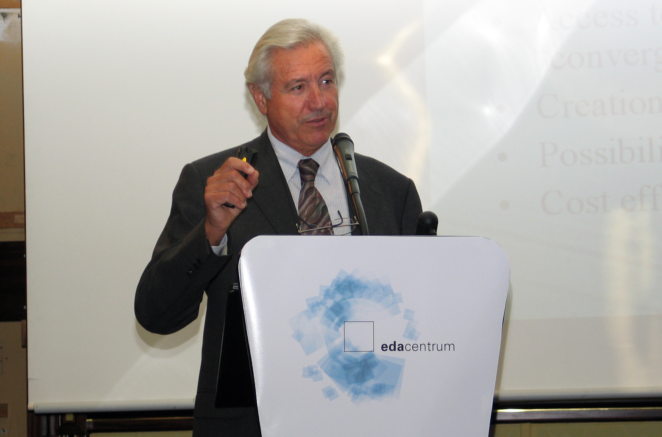 edaForum06-KN-Romano